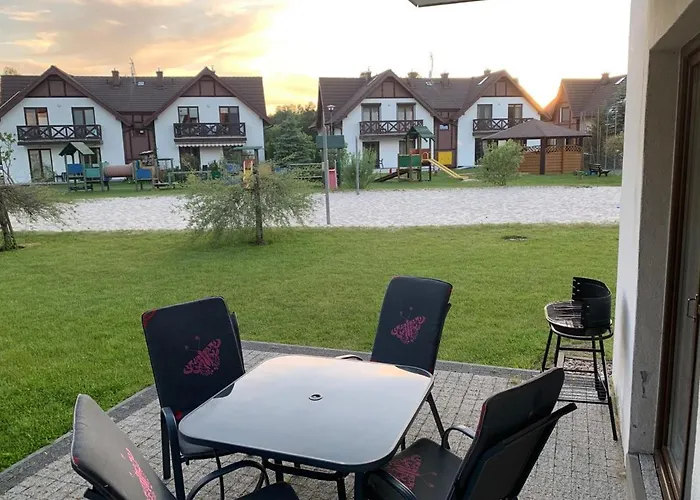 Szafirowy Z Basenem Kolo Leby 公寓